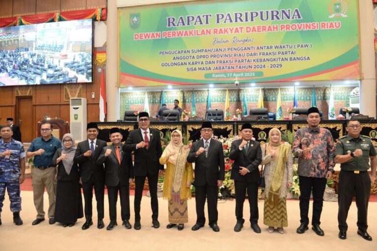 paw-di-dprd-riau-zulaikha-wardan-r
