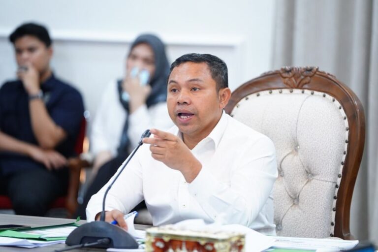 gubri-abdul-wahid-instruksikan-bumd
