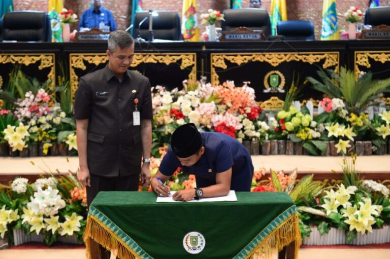 dprd-riau-sahkan-perubahan-tata-ter