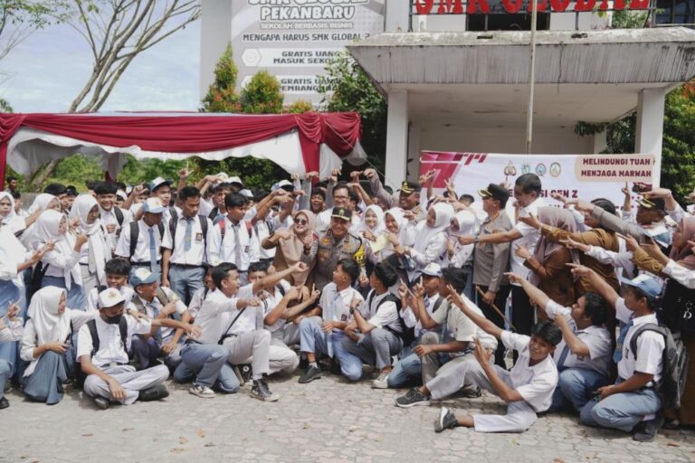 tanam-10-bibit-pohon-pelajar-di-pe