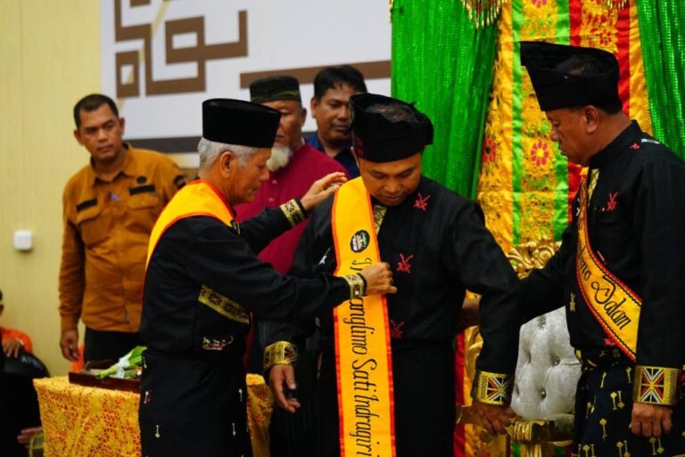 gelar-adat-panglimo-sati-untuk-gubr