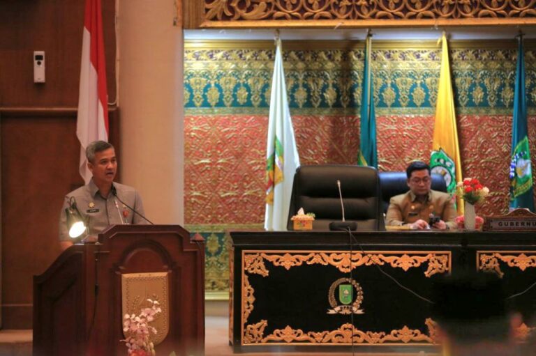 pemprov-riau-sampaikan-jawaban-atas
