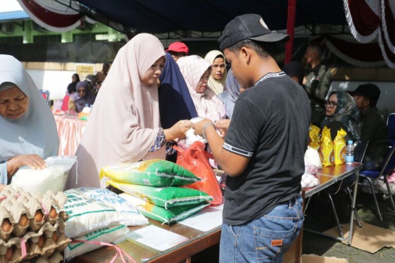 emak-emak-serbu-gerakan-pangan-mura