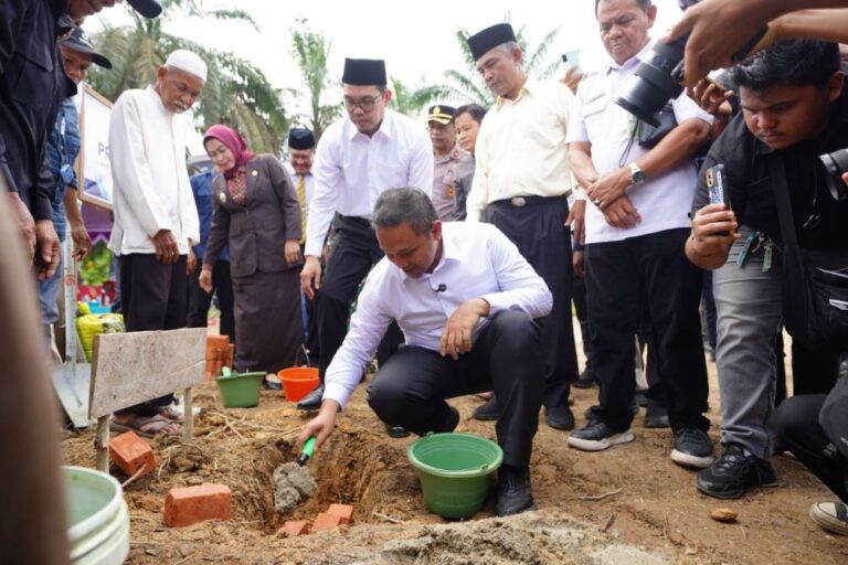 peletakan-batu-pertama-sman-3-kemun