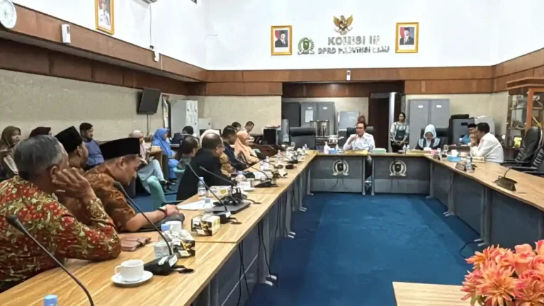 Rektor-dan-DPRD-Riau-bahas-kondisi-keuangan-daerah