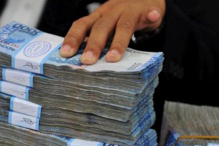 1222538-kum----rupiah-menguat-tipis--780x390