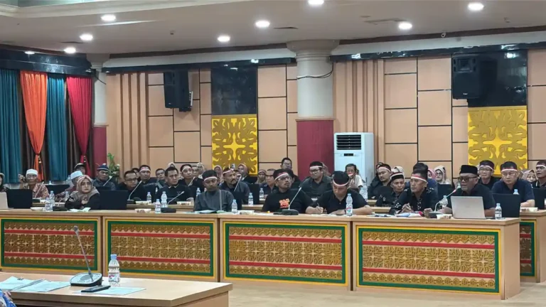 DPRD-Riau-pertemuan-warga-dumai-forum-pejuang-tanah-sudirman