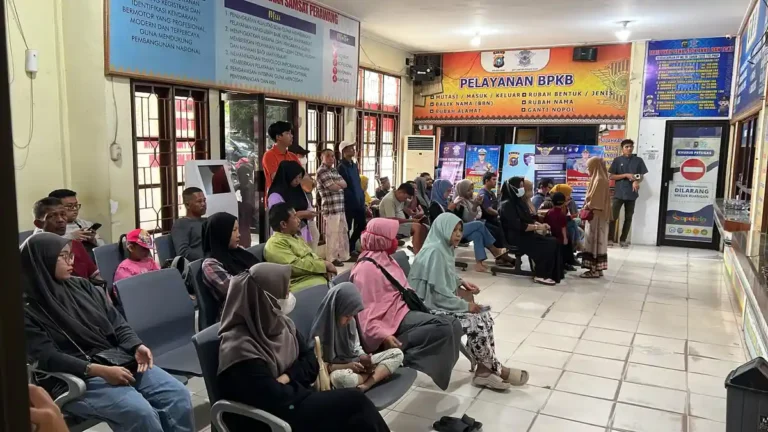 Hari-Pertama-Pemutihan-Pajak-Kendaraan-Bermotor-Disambut-Antusias-Warga