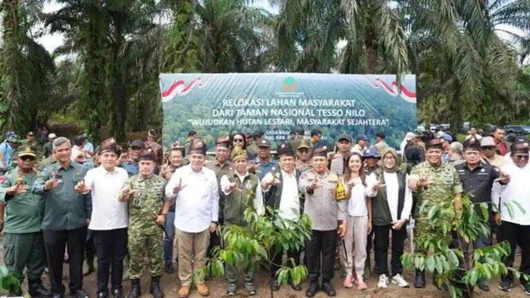 Kegiatan-relokasi-perdana-masyarakat-dari-kawasan-TNTN