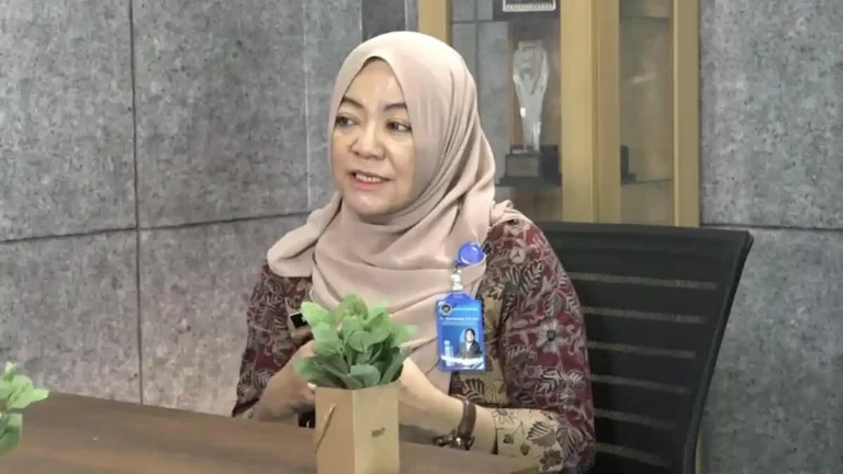 Kepala_KPPG_Pekanbaru_DR_Syartiwidya