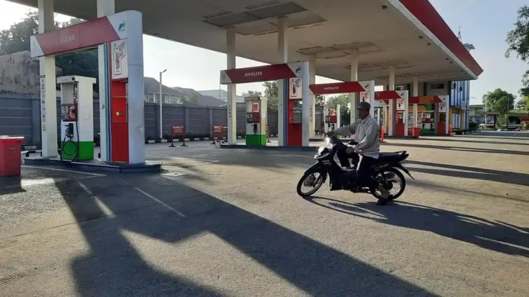 Kondisi-SPBU-di-Jalan-HR-Soebrantas-Kota-Pekanbaru-bbm-kosong