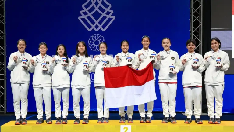 RAIH-PERAK-Tim-bulutangkis-putri-Indonesia