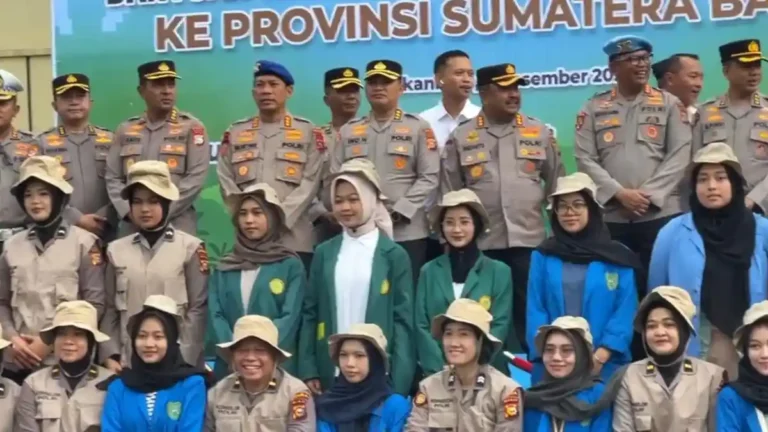 Tim-Trauma-Healing-Polda-Riau-dikirim-ke-Lokasi-bencana-Sumbar