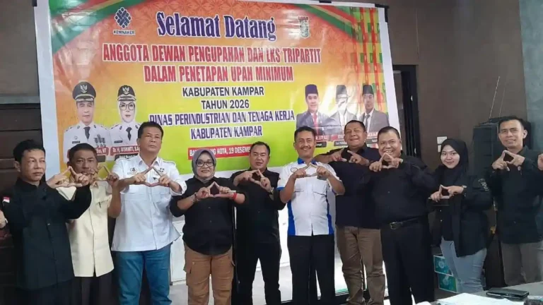 kampar_Foto_brsma_peserta_sidang_dewan_pengupahan-Jum