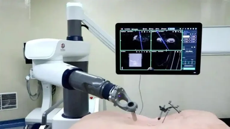kecanggihan-teknologi-yang-dimiliki-eka-hospital-robot-navigasi