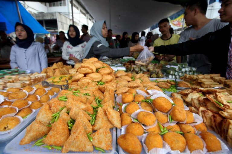Makan Gorengan Saat Berbuka,Nikmat Didapat, Sehat Tetap Terjaga