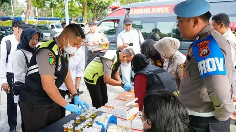 Kegiatan-tes-urine-di-Polda-Riau-hari-ini