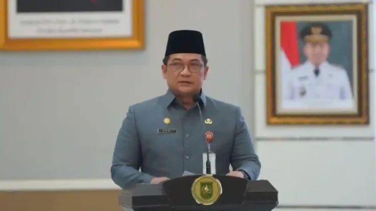 SEKRETARISDaerahProvinsiRiauSyahrialAbdi
