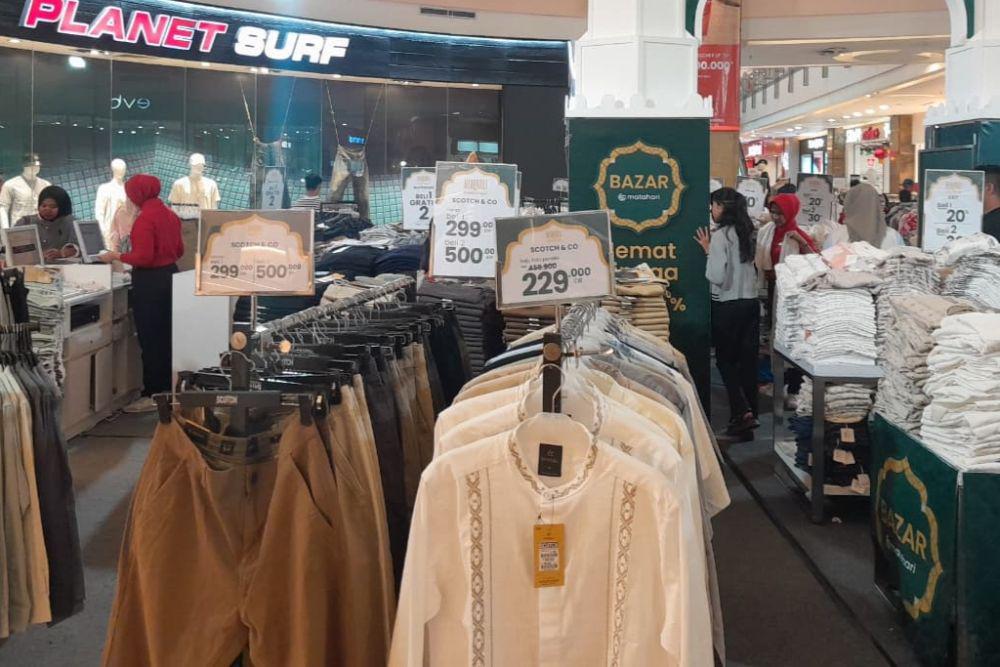 Mal di Pekanbaru Dipadati Pengunjung, Perburuan Baju Lebaran Meningkat
