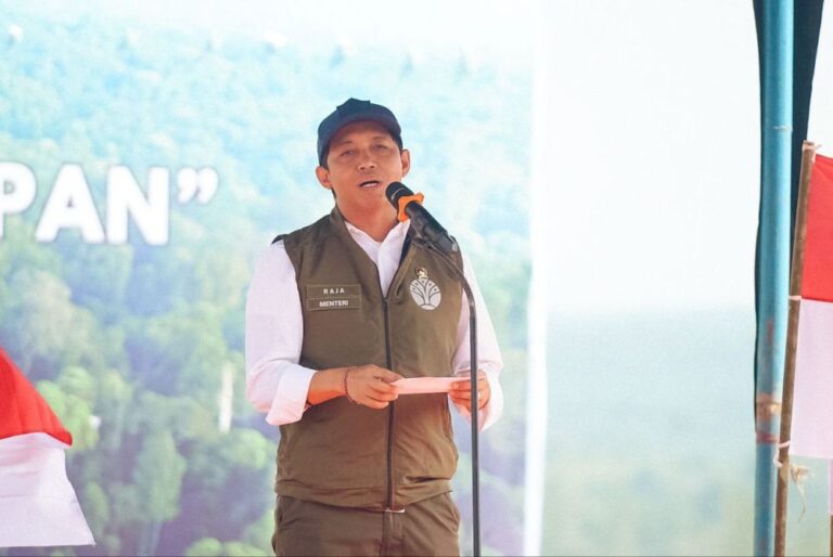menhut-raja-juli-antoni-reforesta