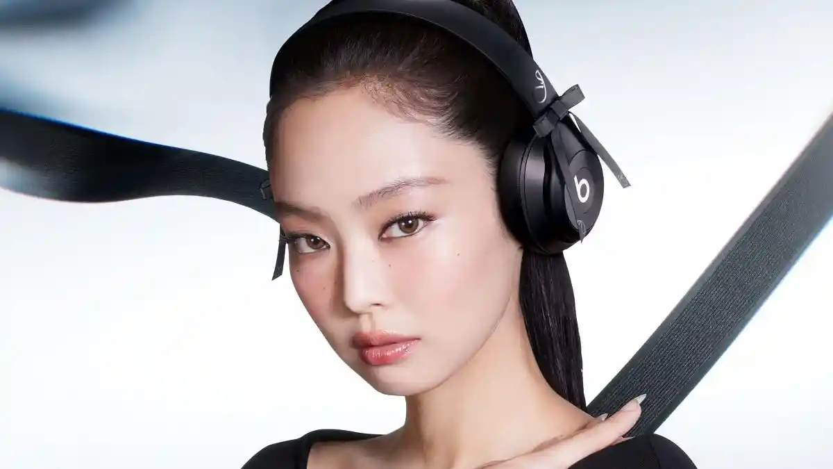 Beats x JENNIE Luncurkan Solo 4 Warna Onyx Black, Bisa Dipakai Tanpa Baterai