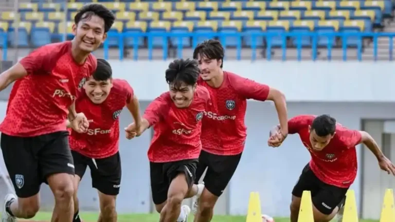 Pemain_PSPS_Pekanbaru_tengah_berlatih_14042026