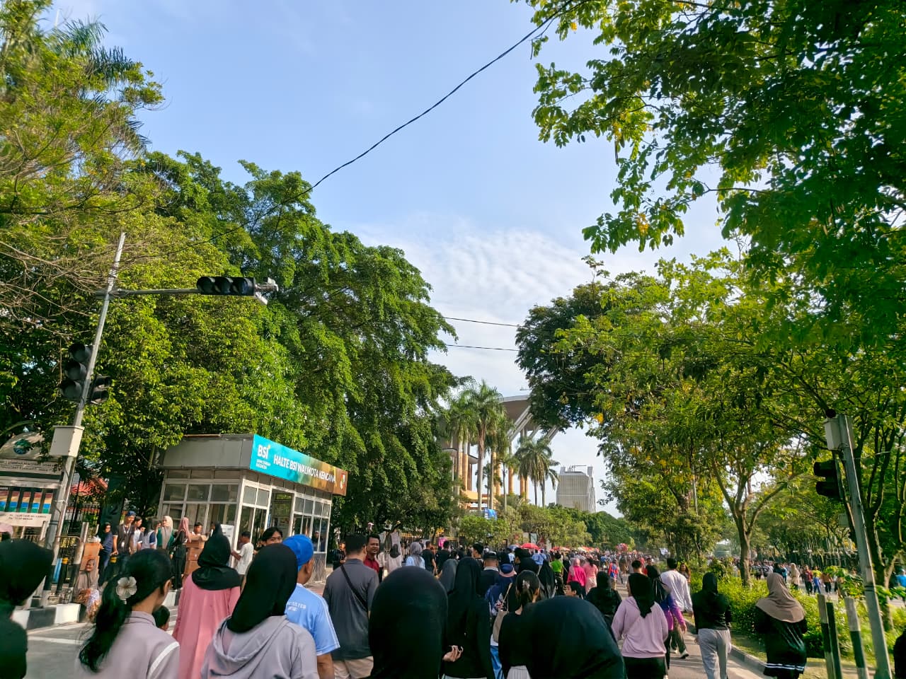 Kreativitas Tanpa Batas di CFD Sudirman, Warga Terhibur Pertunjukan Boneka dan Inovasi UMKM