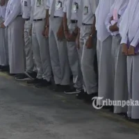 Ilustrasi-seragam-sekolah-SMA-di-riau