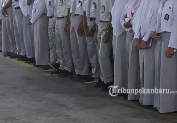 Ilustrasi-seragam-sekolah-SMA-di-riau