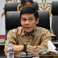 Ketua-Fraksi-Golkar-DPRD-Pekanbaru-Roni-Amriel-SH-MH-saat-menghadiri-rapat