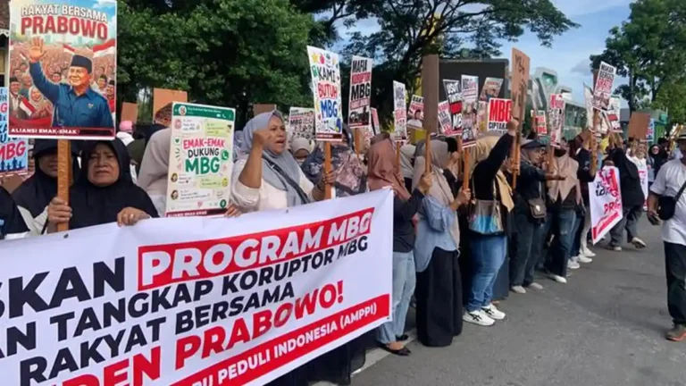 Lanjutkan-MBG-dan-Tangkap-Koruptor-Aksi-Damai-AMPPI-di-Pekanbaru