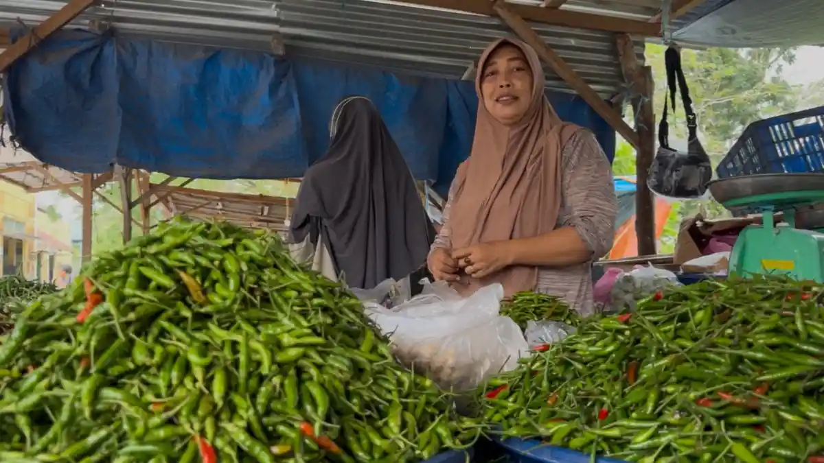 Marhamah-pedagang-cabai-rawit-di-Pasar-Belantik-Siak