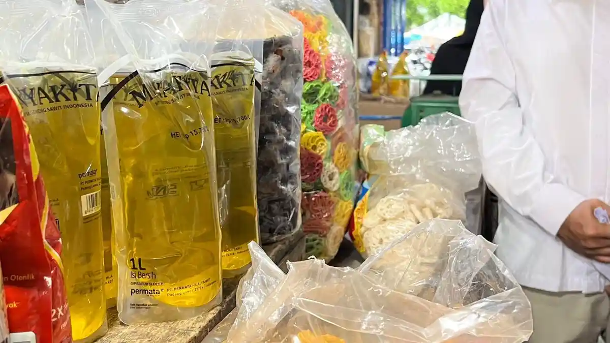 Minyakita-dipajang-pedagang-di-Pasar-Pagi-Arengka-Kota-Pekanbaru