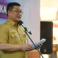 Sekdaprov-Riau-Syahrial-Abdi-di-Kantor-Gubernur-Riau (1)