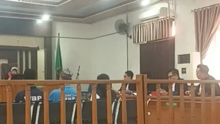 Terdakwa-kasus-korupsi-KUR-bacakan-esepsi