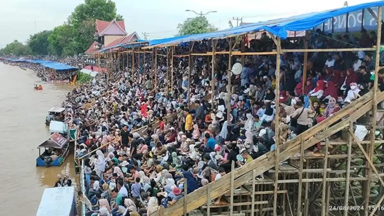 hari-terakhir-Festival-Pacu-Jalur-Tradisional-Kuansing